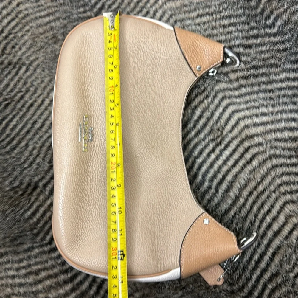 Coach Tan Leather Hobo Beige Handbag‎ Wallet Casual Bag EUC